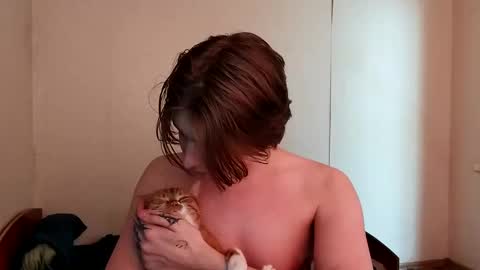 Snapshot of trypophob1a chatting on February 20, 2025, 7:23 am Emilum online show from February 20, 2025, 7:23 am