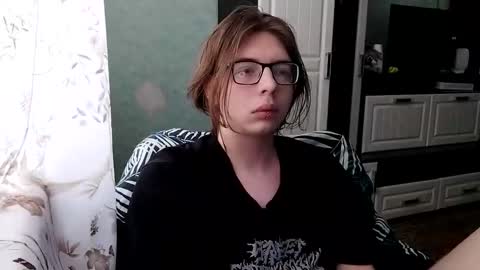 Snapshot of trypophob1a chatting on March 2, 2026, 8:32 am Emilum online show from March 2, 2026, 8:32 am