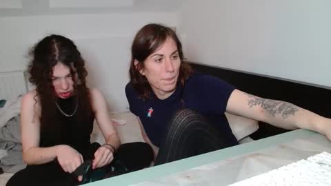 TSBubbles online show from December 4, 2025, 10:07 pm