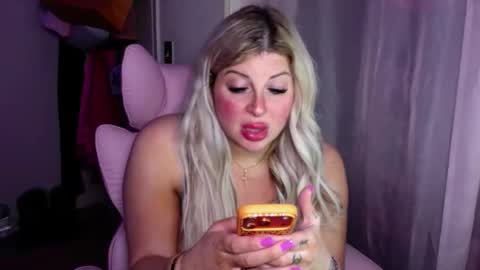 Snapshot of tstinadoll chatting on May 19, 2026, 2:18 am xTinnaaaaa online show from May 19, 2026, 2:18 am