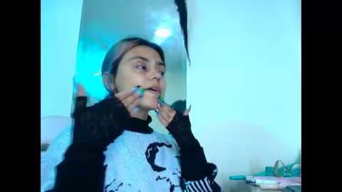 Tsukineko online show from November 18, 2025, 1:11 am