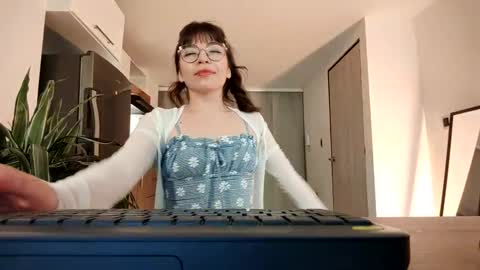 Snapshot of tsukys_spell chatting on January 10, 2025, 2:35 am Tsuky online show from January 10, 2025, 2:35 am