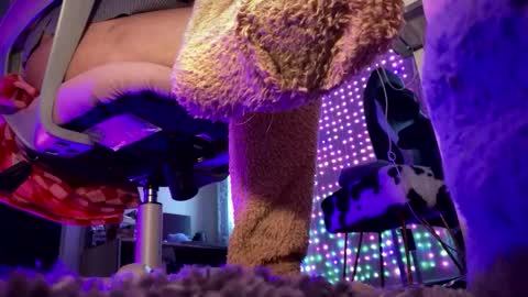 Snapshot of tsunderenextdoor chatting on October 14, 2025, 4:41 pm MOCHI NEXT DOOR online show from October 14, 2025, 4:41 pm