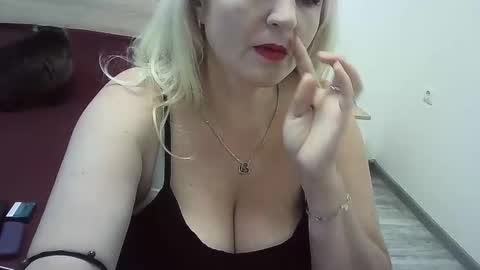 Ttrnynela online show from October 19, 2025, 6:47 am