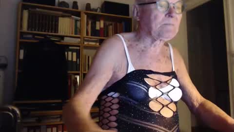 Snapshot of tubaist chatting on January 10, 2025, 3:37 pm FINN but call me NANNA online show from January 10, 2025, 3:37 pm