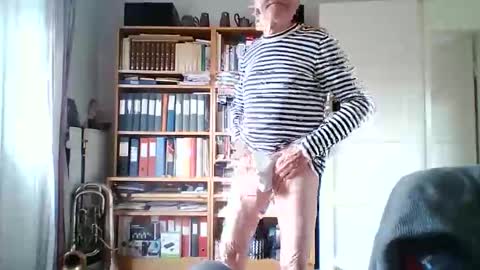 Snapshot of tubaist chatting on May 12, 2026, 8:22 am FINN but call me NANNA online show from May 12, 2026, 8:22 am