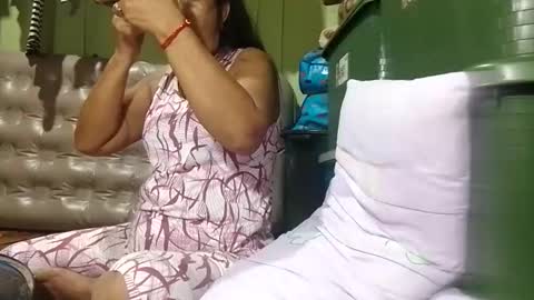 Mae online show from November 23, 2025, 8:41 pm