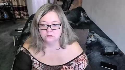 Lana online show from October 17, 2025, 4:04 am