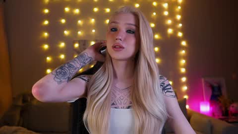 Snapshot of twiinkie_pie chatting on January 14, 2025, 4:18 pm Maria 3 online show from January 14, 2025, 4:18 pm
