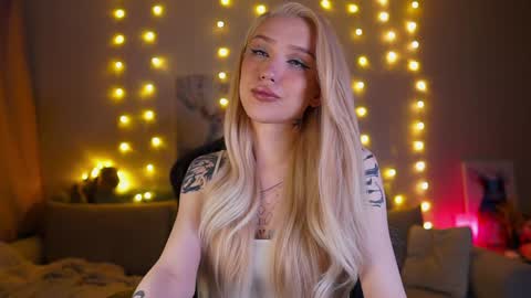 Snapshot of twiinkie_pie chatting on February 6, 2025, 4:47 pm Maria 3 online show from February 6, 2025, 4:47 pm