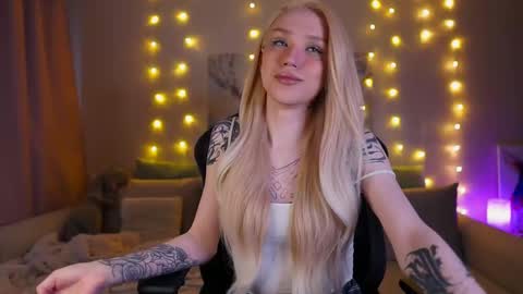 Snapshot of twiinkie_pie chatting on February 14, 2025, 6:02 am Maria 3 online show from February 14, 2025, 6:02 am
