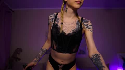 Snapshot of twiinkie_pie chatting on September 23, 2025, 5:38 pm Maria 3 online show from September 23, 2025, 5:38 pm