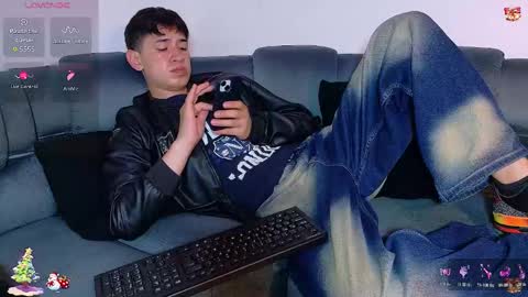 Snapshot of twink_daren chatting on December 17, 2025, 8:48 pm Mr Daren online show from December 17, 2025, 8:48 pm