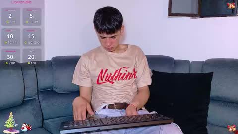 Snapshot of twink_daren chatting on December 19, 2025, 7:43 pm Mr Daren online show from December 19, 2025, 7:43 pm
