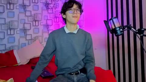 Snapshot of twink_sebas7 chatting on May 17, 2026, 12:23 pm Sebastin online show from May 17, 2026, 12:23 pm