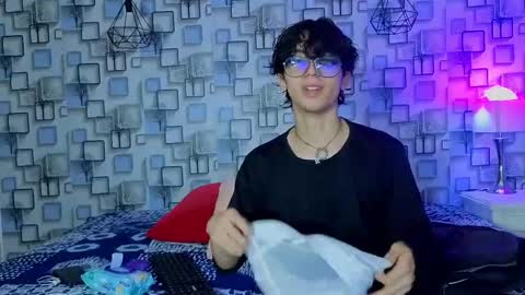 Snapshot of twink_sebas7 chatting on May 19, 2026, 12:11 pm Sebastin online show from May 19, 2026, 12:11 pm