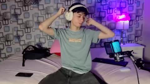 Snapshot of twink_sebas7 chatting on June 11, 2026, 12:14 pm Sebastin online show from June 11, 2026, 12:14 pm