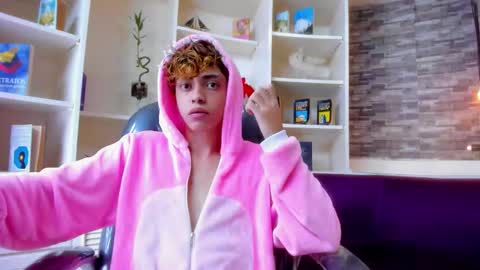 twinkk_guyy online show from November 23, 2025, 8:08 pm