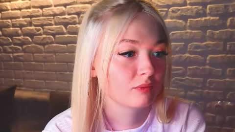 twinklefluff online show from March 5, 2025, 4:34 am