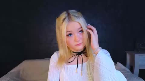 twinklefluff online show from March 8, 2025, 5:07 am