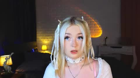 twinklefluff online show from September 11, 2025, 2:06 pm