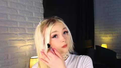 twinklefluff online show from October 3, 2025, 3:53 pm