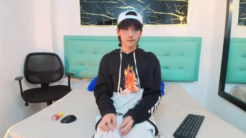 twinslovers_ online show from October 9, 2025, 4:43 am