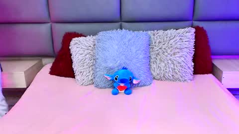 twinslovers_ online show from October 25, 2025, 1:35 am