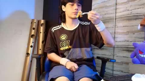 twinslovers_ online show from March 12, 2026, 4:18 am
