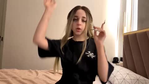 twivi online show from October 31, 2025, 5:14 pm