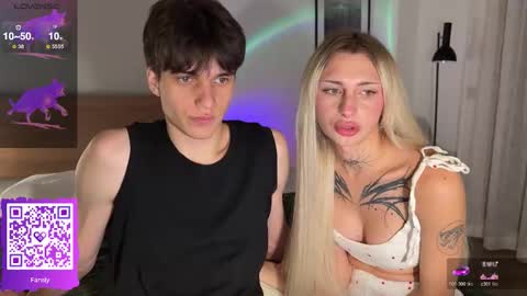 Snapshot of twl8vibe chatting on November 29, 2025, 5:05 pm Molly and Nick online show from November 29, 2025, 5:05 pm