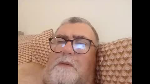 twohats2810 online show from December 19, 2025, 7:54 pm