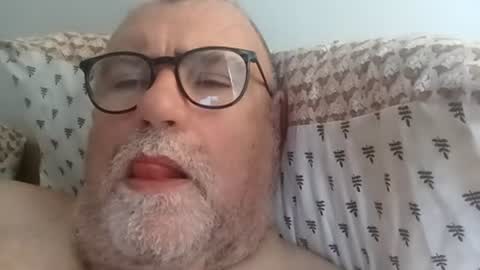 Snapshot of twohats2810 chatting on July 4, 2026, 7:03 am twohats2810 online show from July 4, 2026, 7:03 am