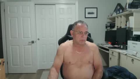 Twopeopleinlove online show from November 13, 2025, 11:31 am