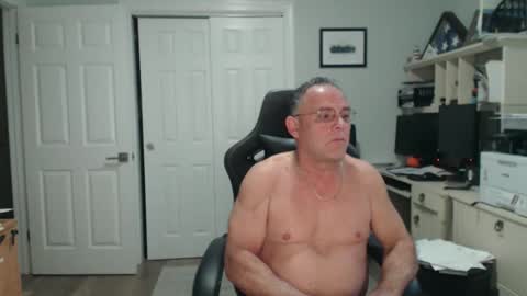 Twopeopleinlove online show from November 18, 2025, 11:25 am