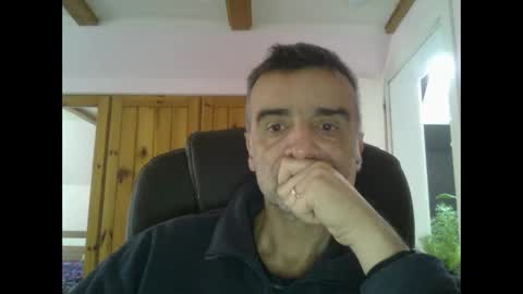 twoperes online show from October 17, 2025, 1:35 pm