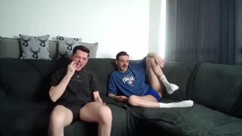 Snapshot of twotwinkhusbands chatting on June 10, 2026, 6:18 pm RyanRowan online show from June 10, 2026, 6:18 pm