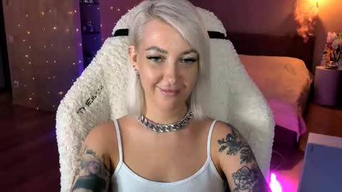 Snapshot of tykioty_miley chatting on November 9, 2025, 11:30 am Miley online show from November 9, 2025, 11:30 am