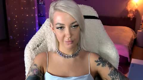 Snapshot of tykioty_miley chatting on November 14, 2025, 12:15 pm Miley online show from November 14, 2025, 12:15 pm