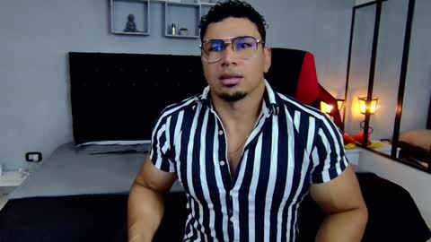 tyler_hank1 online show from January 20, 2025, 1:21 pm