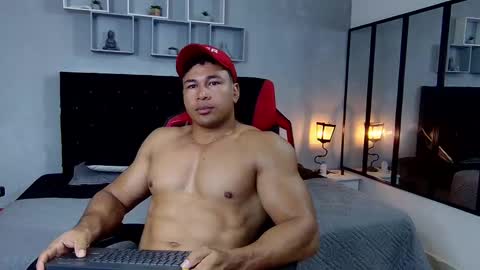 tyler_hank1 online show from March 12, 2025, 11:42 am