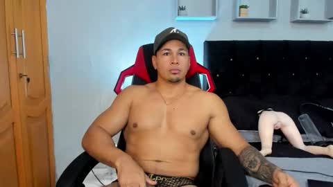 tyler_hank1 online show from November 29, 2025, 11:24 am