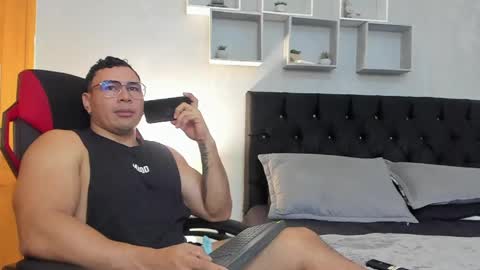 tyler_hank1 online show from April 8, 2026, 11:48 pm