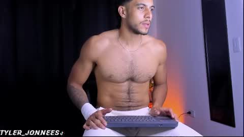 Snapshot of tyler_jonnes chatting on June 19, 2026, 11:52 pm Tyler online show from June 19, 2026, 11:52 pm