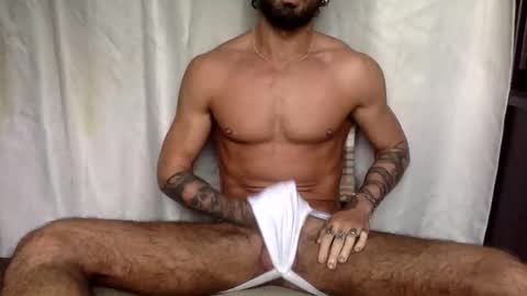 tylerjamesxxx_ online show from April 17, 2026, 11:35 am