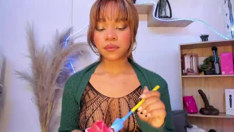 tylla__ online show from April 12, 2026, 11:21 pm