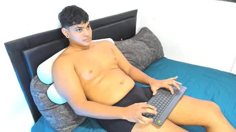 tyson_smithx online show from November 19, 2025, 10:21 pm