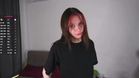 Snapshot of udelaborom chatting on May 6, 2026, 5:07 pm Lili online show from May 6, 2026, 5:07 pm