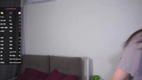 Snapshot of udelaborom chatting on May 17, 2026, 6:26 pm Lili online show from May 17, 2026, 6:26 pm