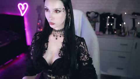 Izzy    online show from February 17, 2025, 5:32 pm